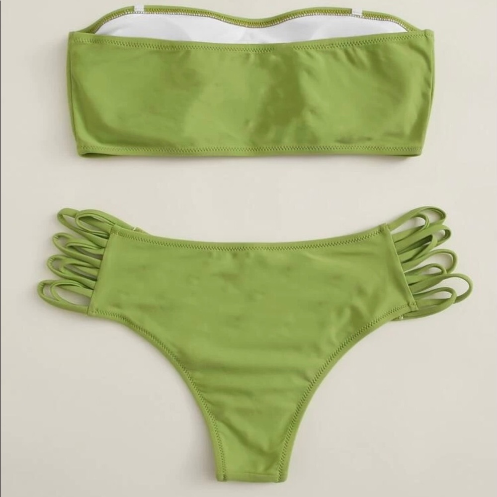 Bikini - Picture 2 of 2